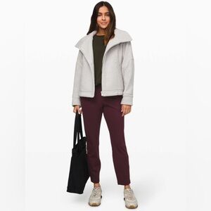 BNWT Size 4 Lululemon On the Fly 7/8 Pant in Cassis Full-On Luxtreme